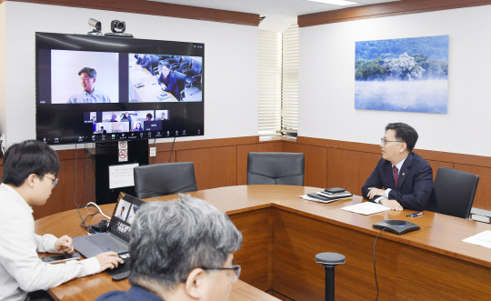 김범석 기획재정부 제1차관이 11일 서울 종로구 정부서울청사에서 열린 '미국 대선 관련 재정경제금융관 화상회의'에서 발언하고 있다. [기획재정부]